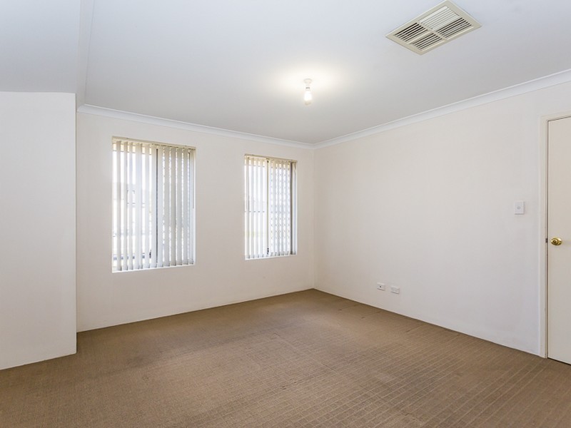 53 Chiltern Avenue, Brookdale WA 6112