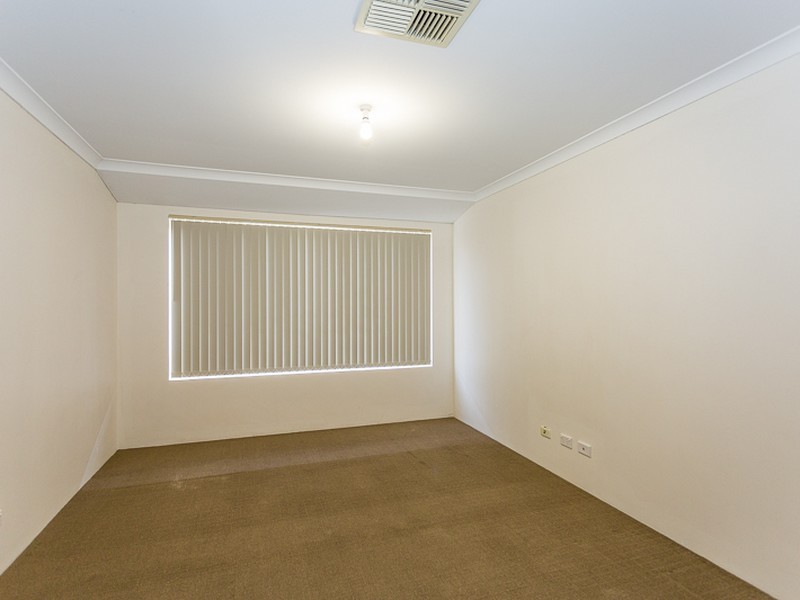 53 Chiltern Avenue, Brookdale WA 6112