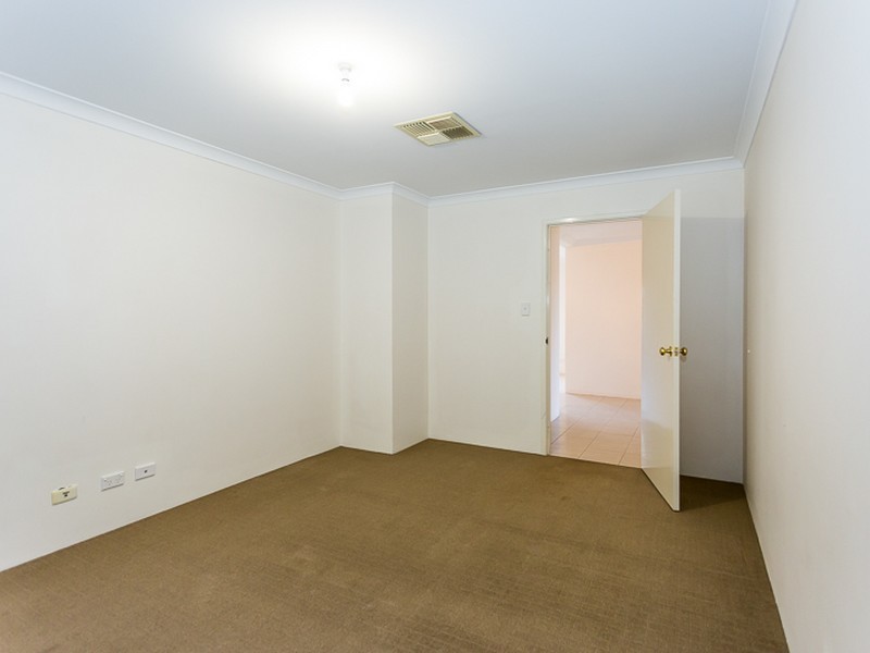 53 Chiltern Avenue, Brookdale WA 6112