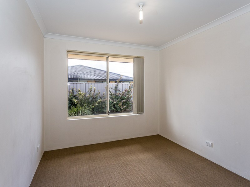 53 Chiltern Avenue, Brookdale WA 6112