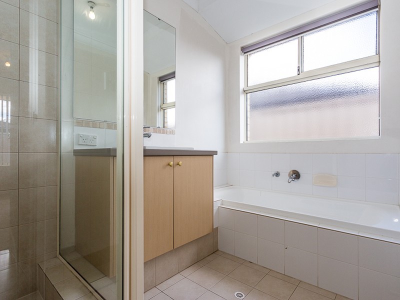 53 Chiltern Avenue, Brookdale WA 6112