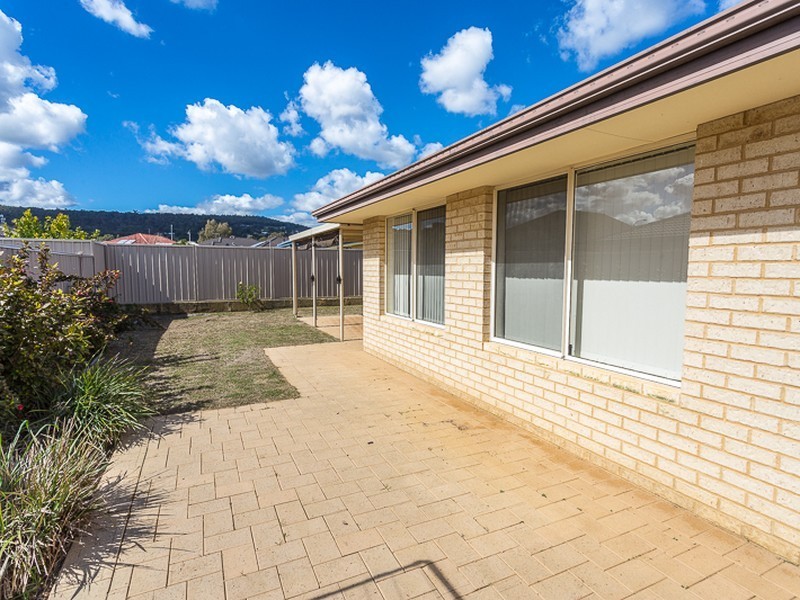 53 Chiltern Avenue, Brookdale WA 6112