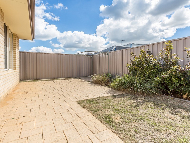 53 Chiltern Avenue, Brookdale WA 6112