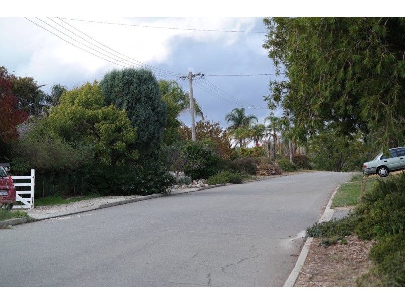 43 Amethyst Crescent, Mount Richon WA 6112