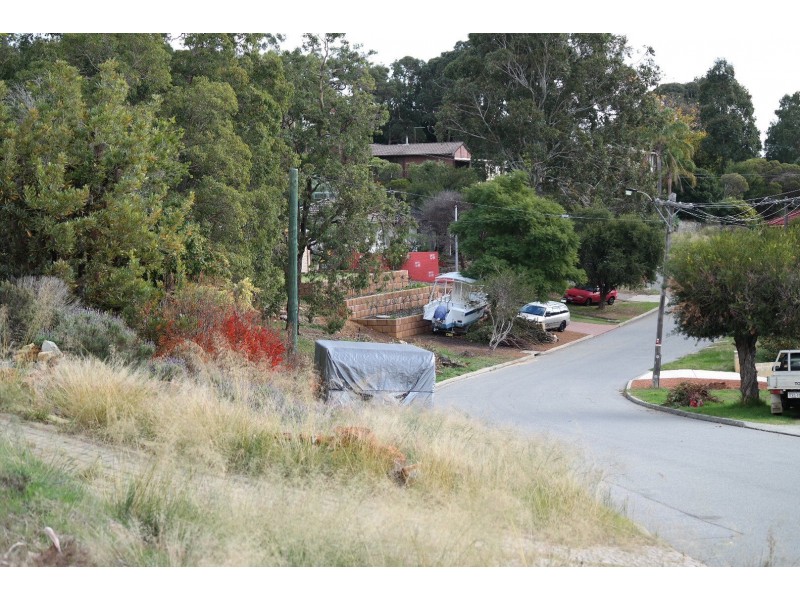 43 Amethyst Crescent, Mount Richon WA 6112