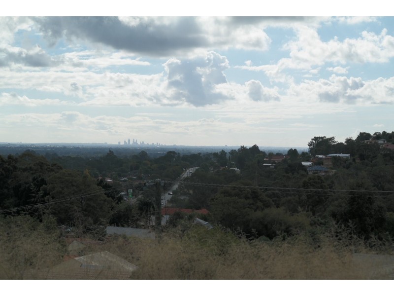 43 Amethyst Crescent, Mount Richon WA 6112