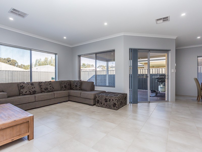 1 Thoroughbred Drive, Darling Downs WA 6122