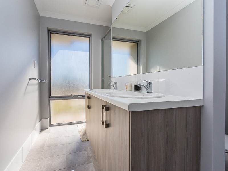 1 Thoroughbred Drive, Darling Downs WA 6122