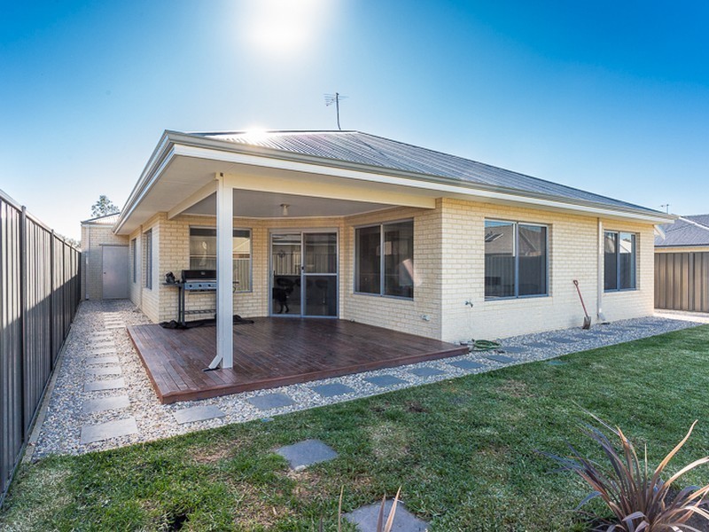 1 Thoroughbred Drive, Darling Downs WA 6122
