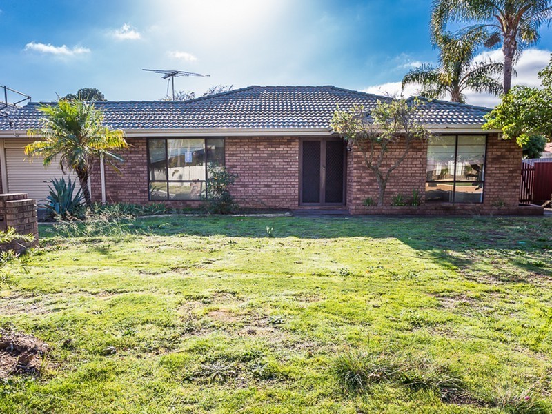 2 Adams Court, Kelmscott WA 6111