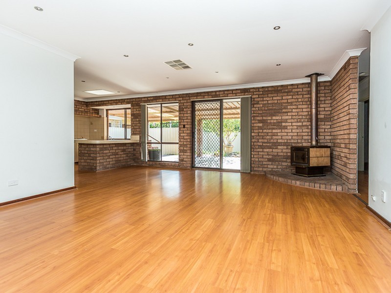2 Adams Court, Kelmscott WA 6111