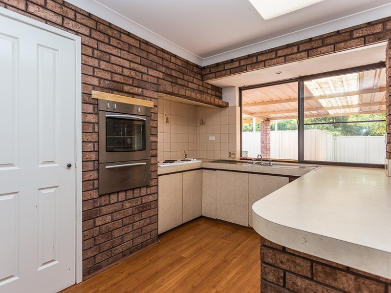 2 Adams Court, Kelmscott WA 6111