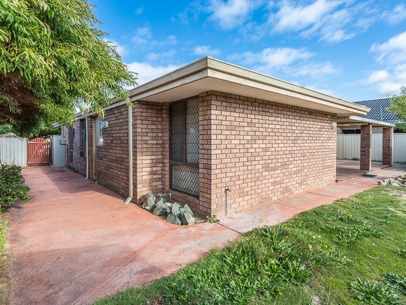 2 Adams Court, Kelmscott WA 6111