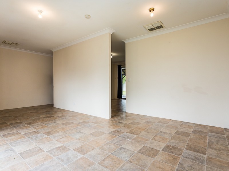 4 Walcha Way, Armadale WA 6112