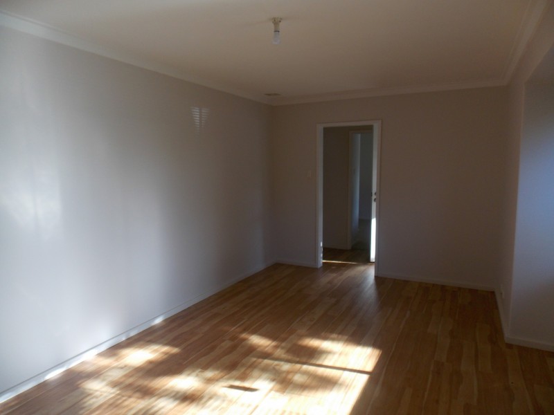 8 Oakfield Place, Kelmscott WA 6111