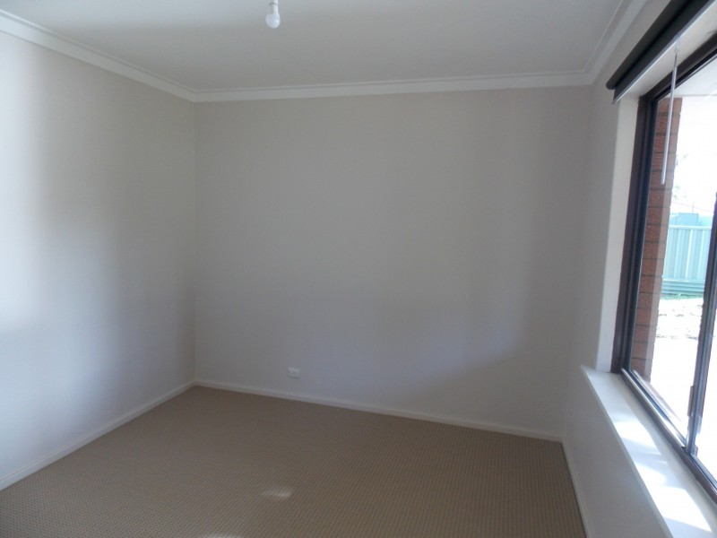 8 Oakfield Place, Kelmscott WA 6111