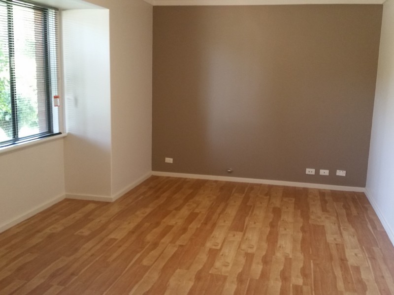 8 Oakfield Place, Kelmscott WA 6111