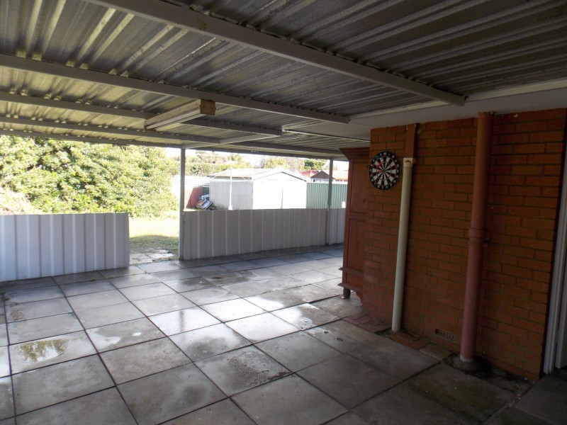 8 Oakfield Place, Kelmscott WA 6111