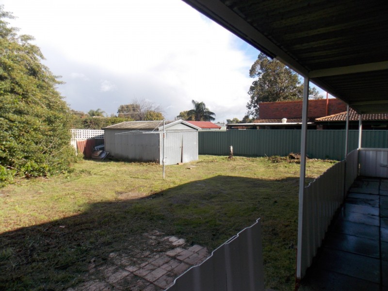 8 Oakfield Place, Kelmscott WA 6111