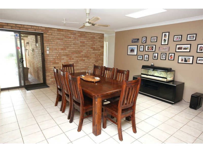 94 Ravenscroft Way, Kelmscott WA 6111