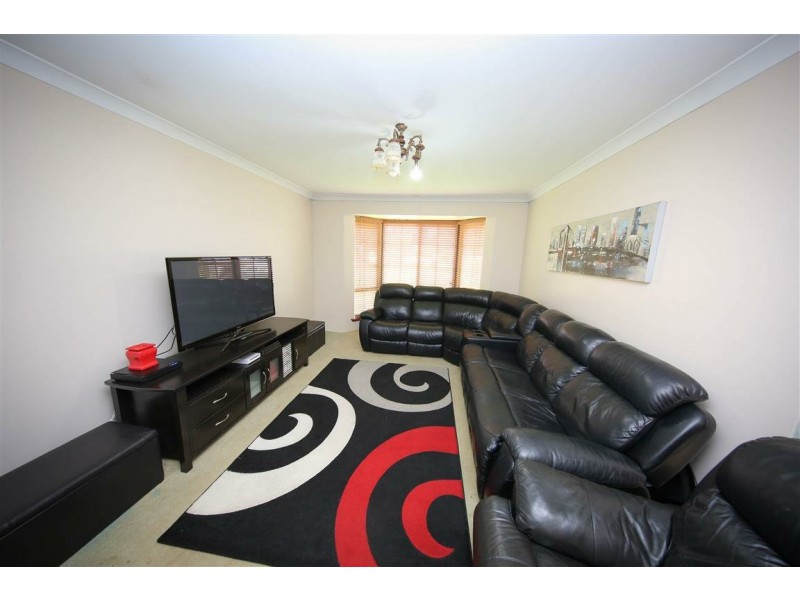 94 Ravenscroft Way, Kelmscott WA 6111