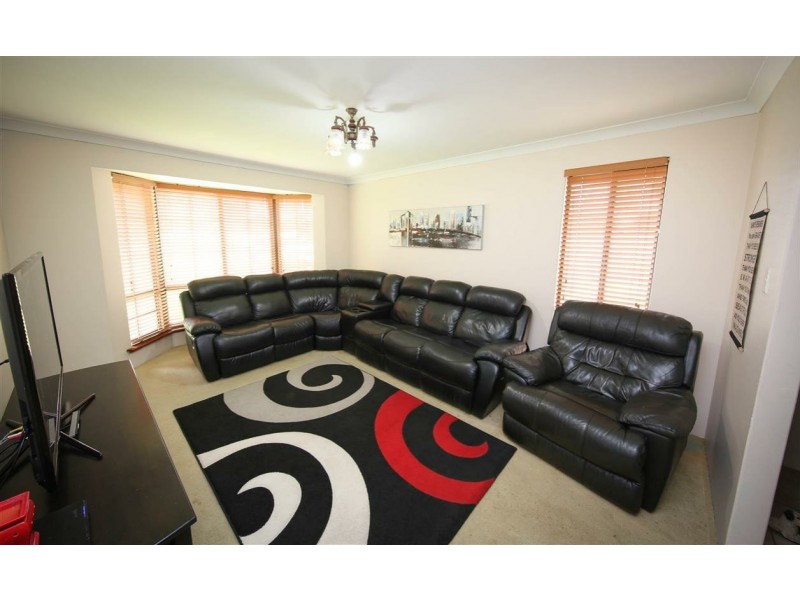 94 Ravenscroft Way, Kelmscott WA 6111