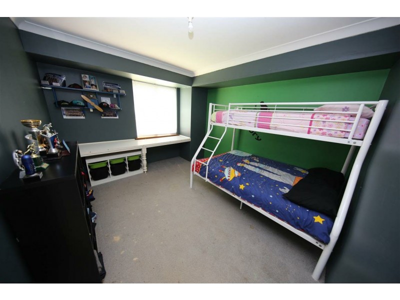 94 Ravenscroft Way, Kelmscott WA 6111