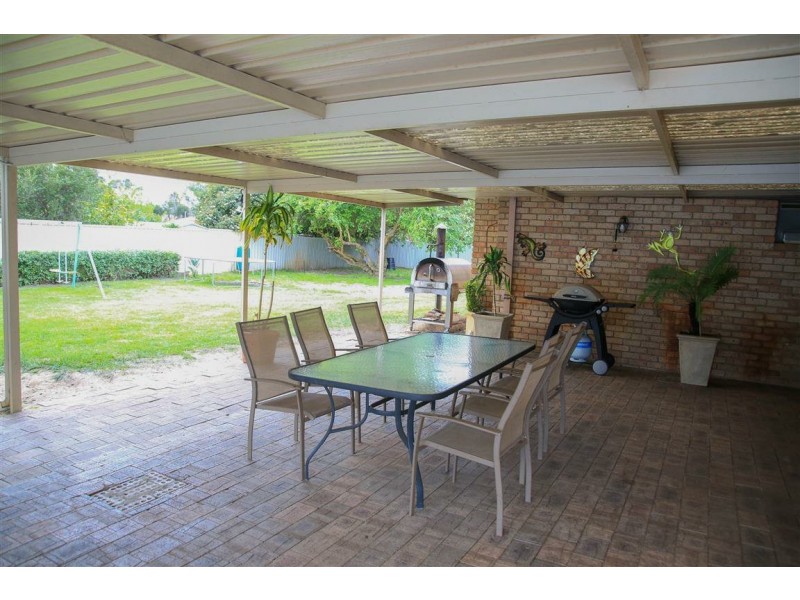 94 Ravenscroft Way, Kelmscott WA 6111