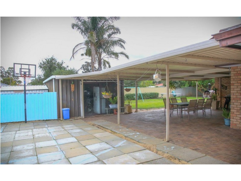 94 Ravenscroft Way, Kelmscott WA 6111