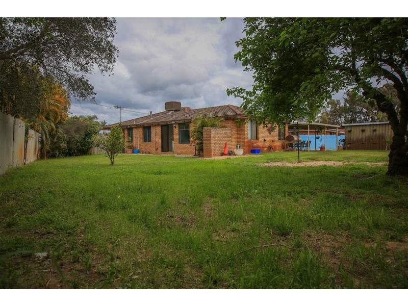 94 Ravenscroft Way, Kelmscott WA 6111