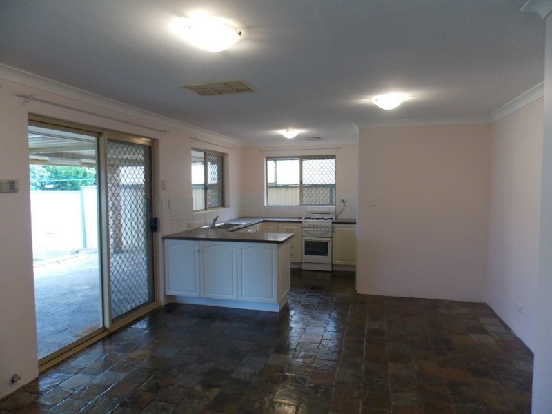 5 Price Court, Brookdale WA 6112