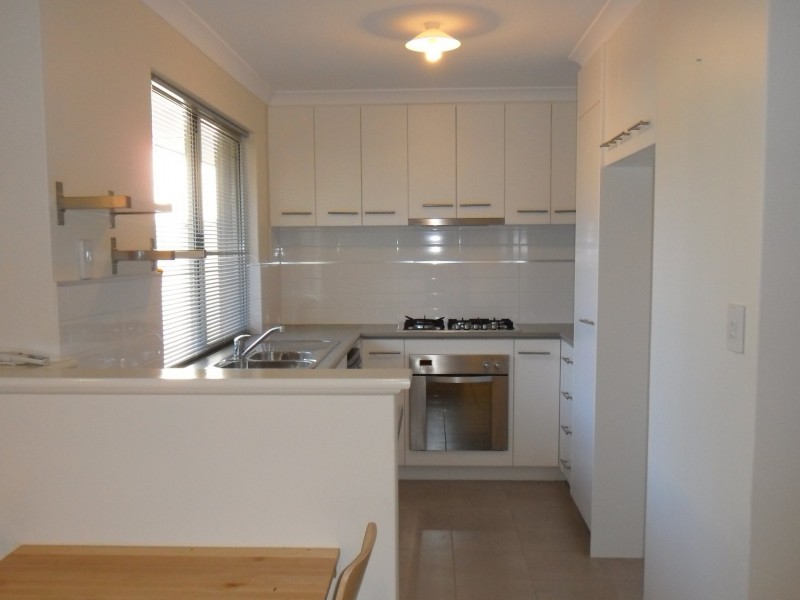 2/5 Cabra Avenue, Seville Grove WA 6112