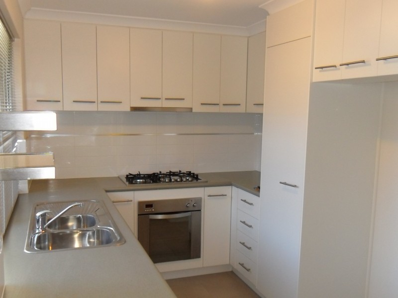 2/5 Cabra Avenue, Seville Grove WA 6112