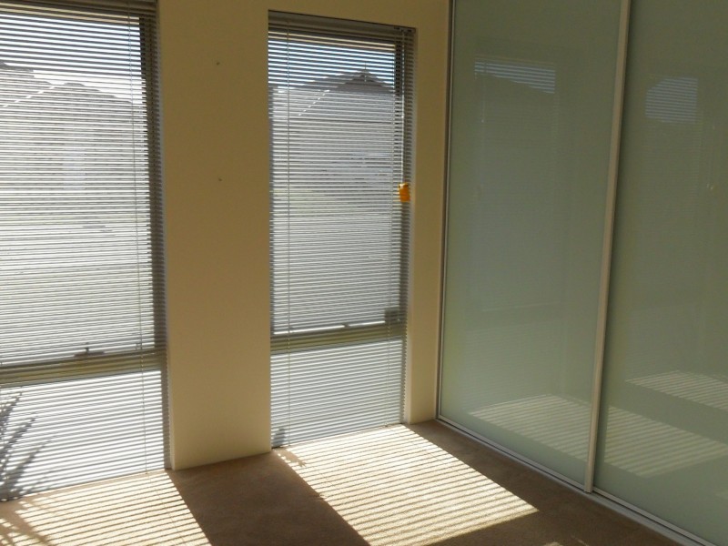 2/5 Cabra Avenue, Seville Grove WA 6112