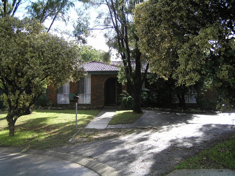 8 Netley Place, Armadale WA 6112