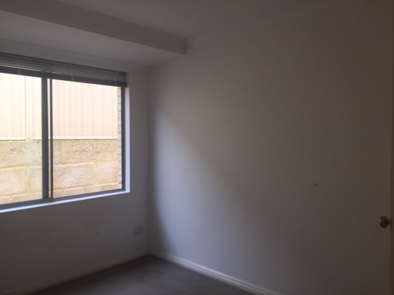 16 Dunkirk Link, Girrawheen WA 6064