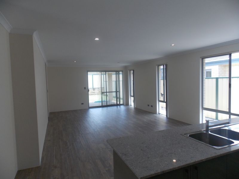 13 Gaebler Road, Hammond Park WA 6164