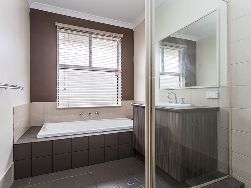 7 Huggins Road, Byford WA 6122