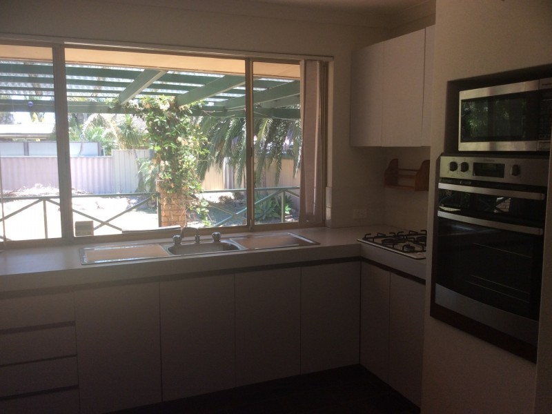 15 McGrath Place, Seville Grove WA 6112