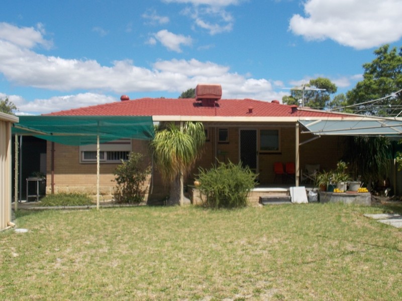 9 Merrifield Avenue, Kelmscott WA 6111