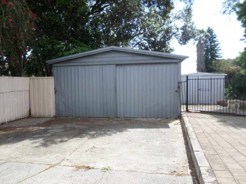 27 Burrowa Street, Armadale WA 6112