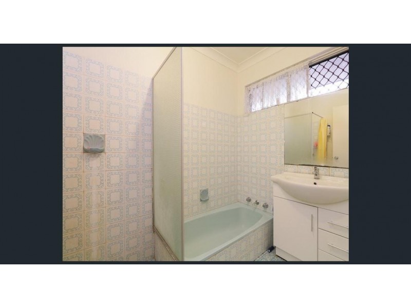 96 Third Ave, Kelmscott WA 6111