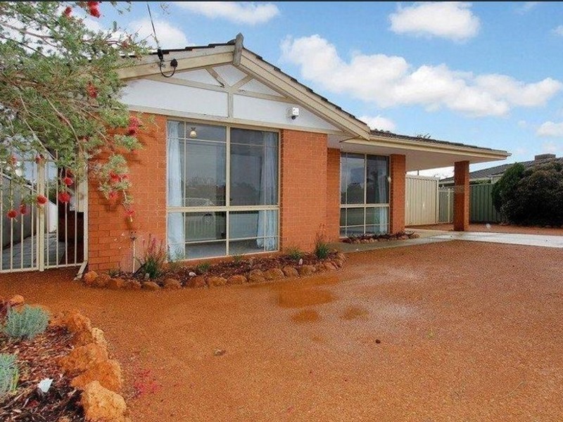 142 Seville Drive, Seville Grove WA 6112