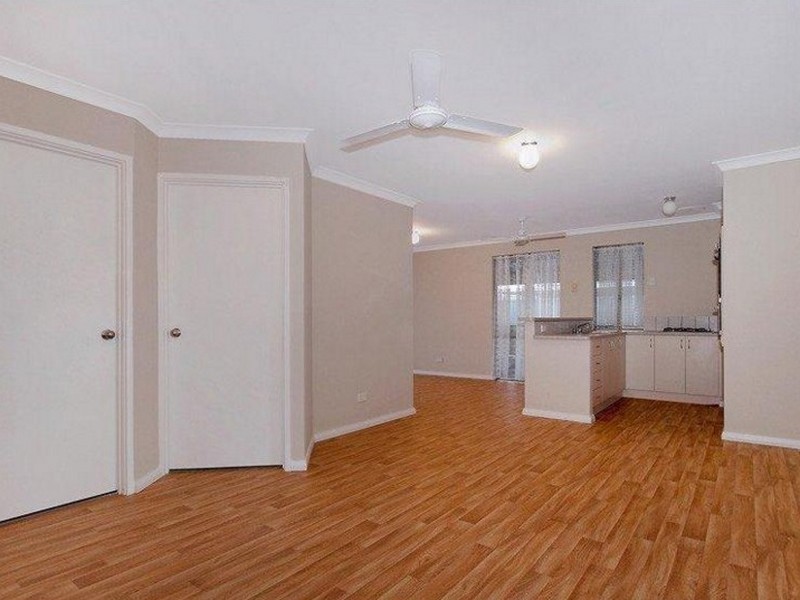 142 Seville Drive, Seville Grove WA 6112