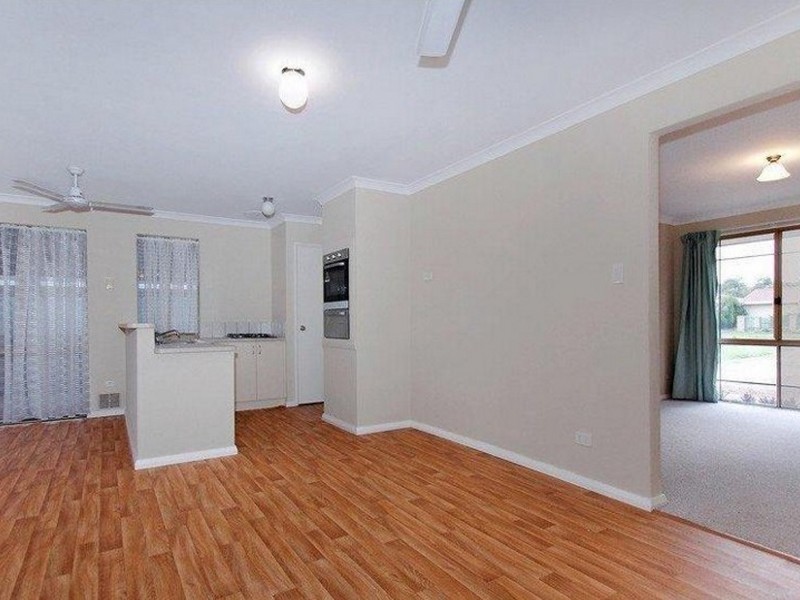 142 Seville Drive, Seville Grove WA 6112