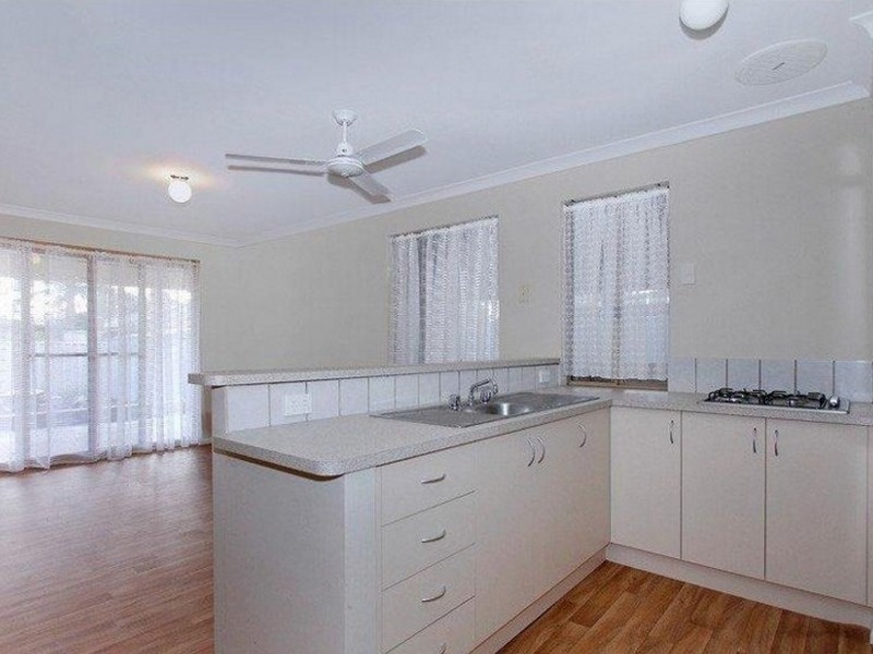 142 Seville Drive, Seville Grove WA 6112