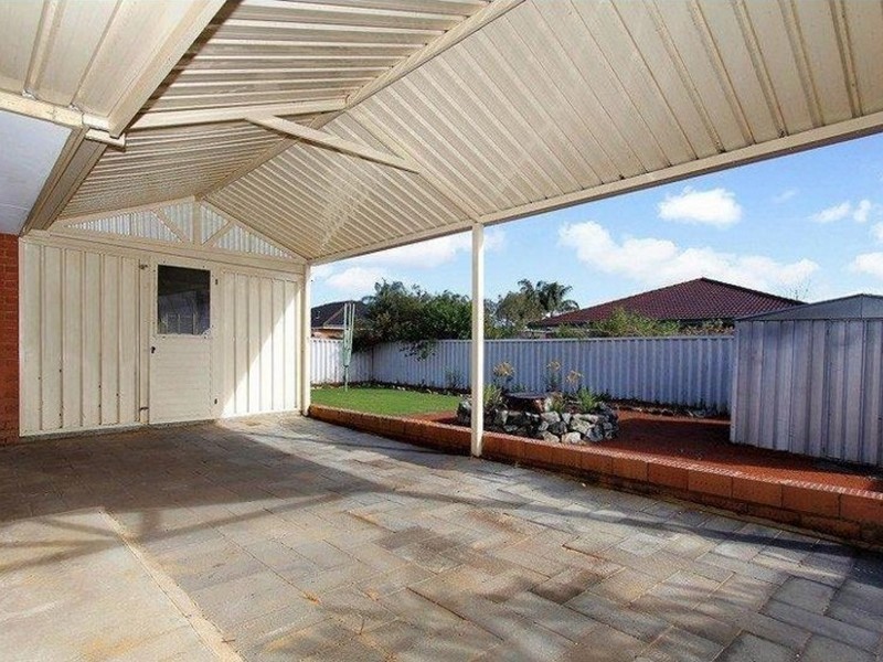 142 Seville Drive, Seville Grove WA 6112