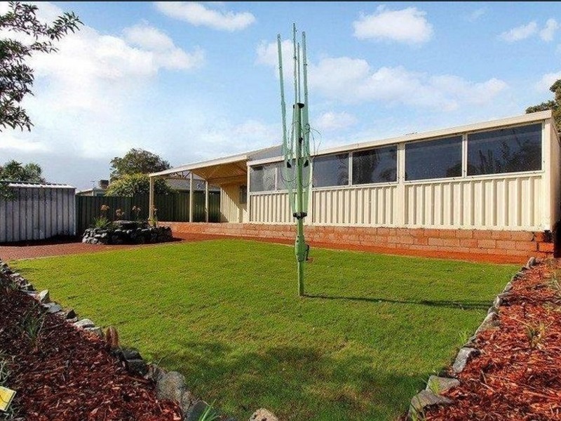 142 Seville Drive, Seville Grove WA 6112