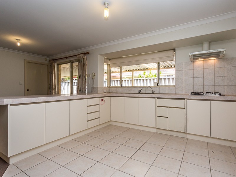 34 Lakehurst Way, Atwell WA 6164