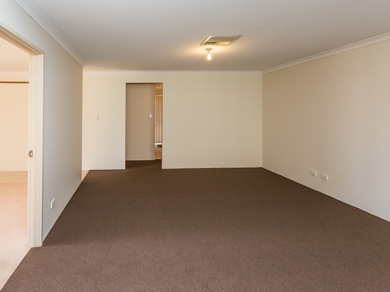 34 Lakehurst Way, Atwell WA 6164